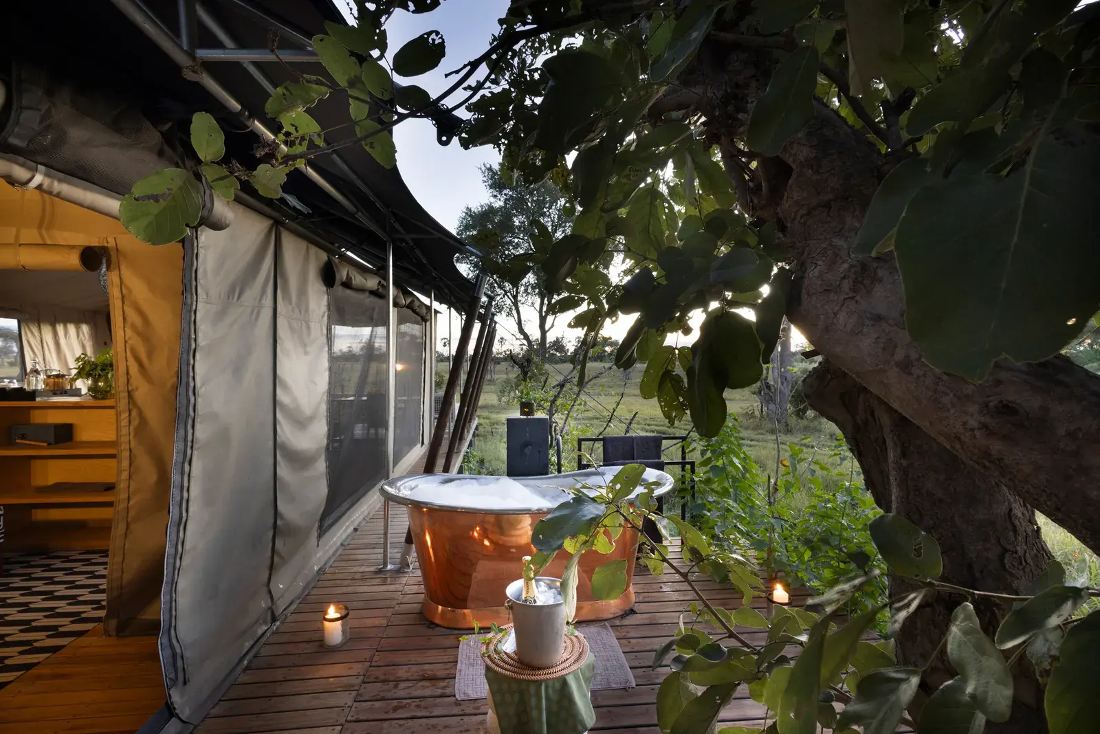 Outdoor bath at Gomoti Private